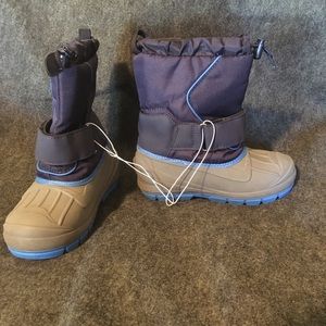 NWOT cat and jack snow boots